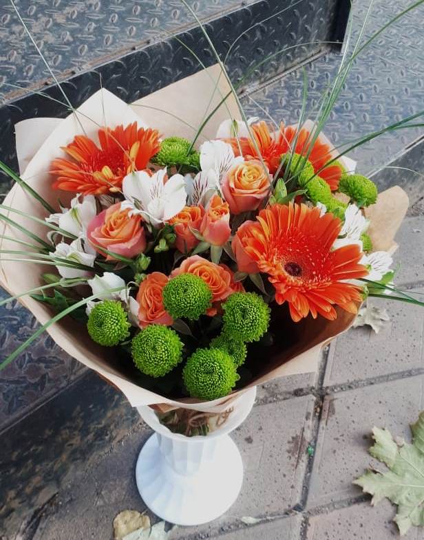 Букет цветов из: Герберы, Хризантемы, Альстромерии и Розы в Уторгош