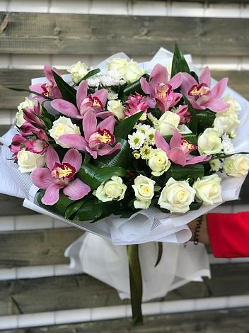 Букет цветов из: Розы и Хризантемы в Уторгош
