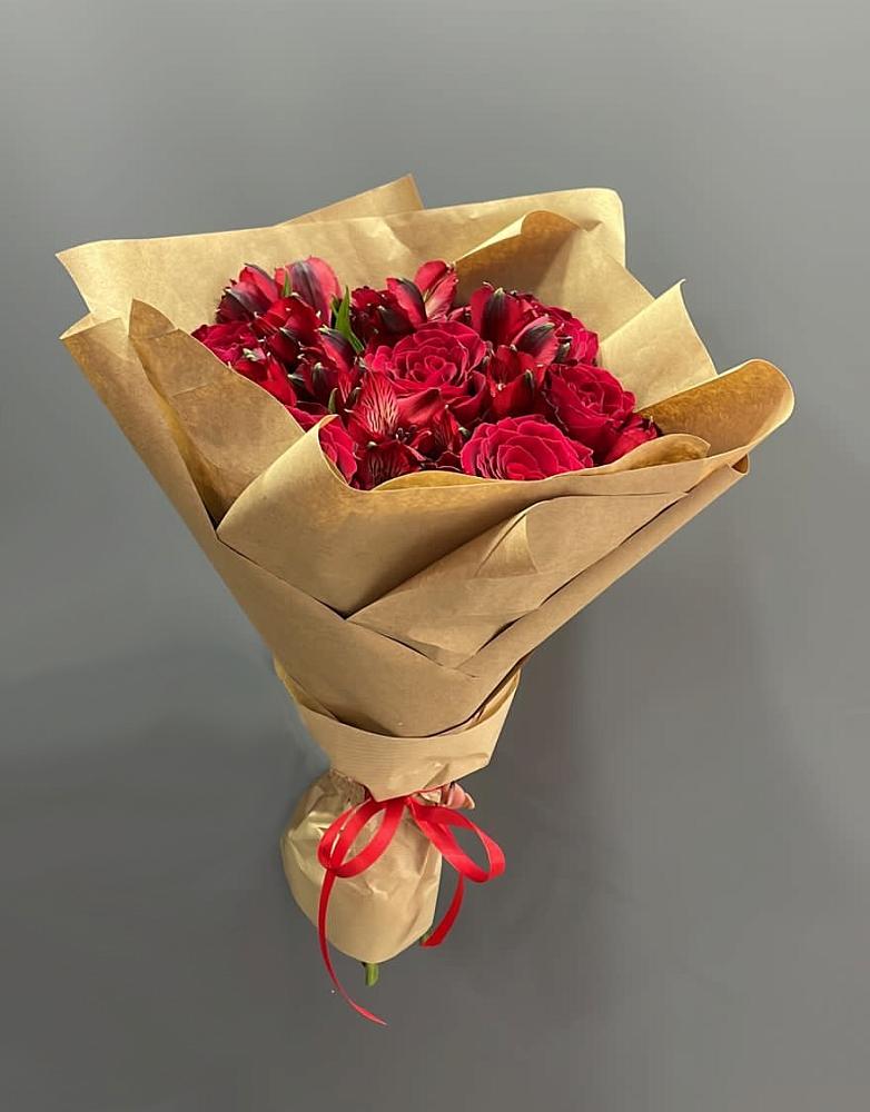 Букет цветов из: Альстромерии и Розы в Уторгош