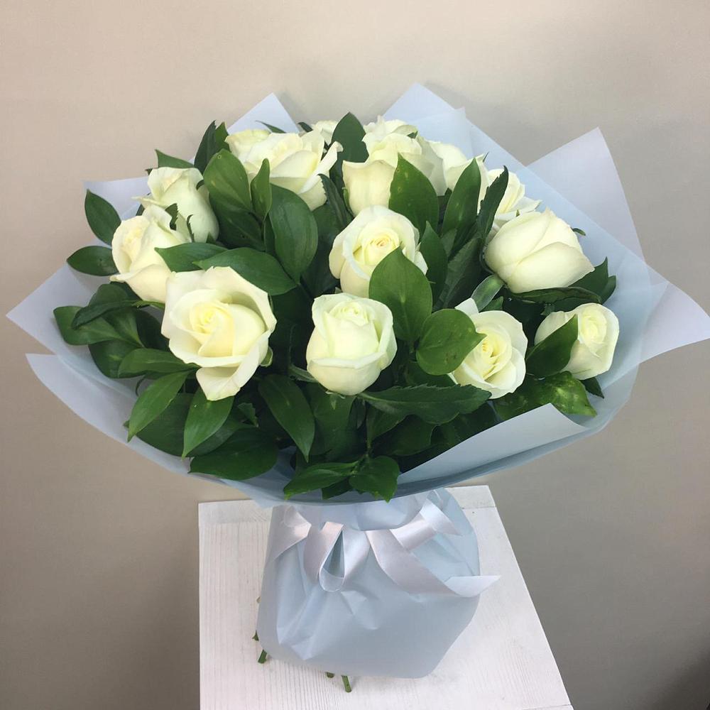 Букет 15 Белых роз Проуд в Уторгош