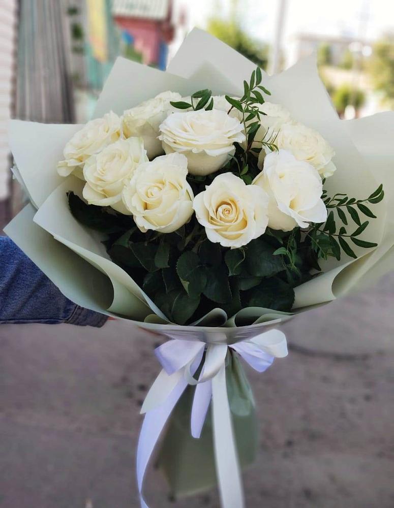 Букет Белые розы Проуд в Уторгош