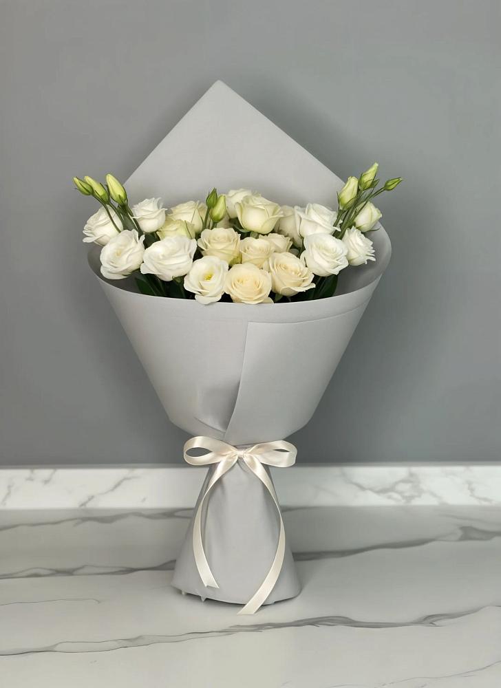 Букет цветов из: Розы и Лизиантусы в Уторгош