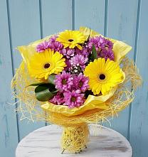 Букет цветов из:  Хризантемы и Герберы в Уторгош