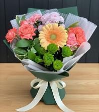 Букет цветов из:  Гвоздики, Розы, Герберы и Хризантемы в Уторгош
