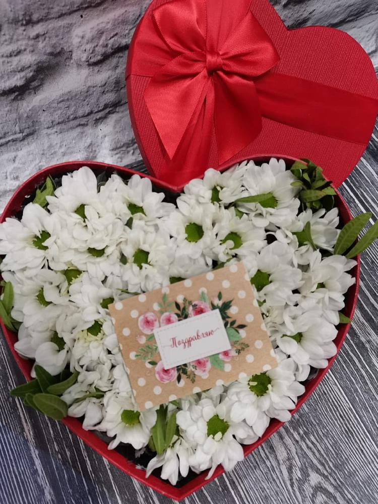 Цветочная композиция из Хризантемы в виде сердца в Уторгош