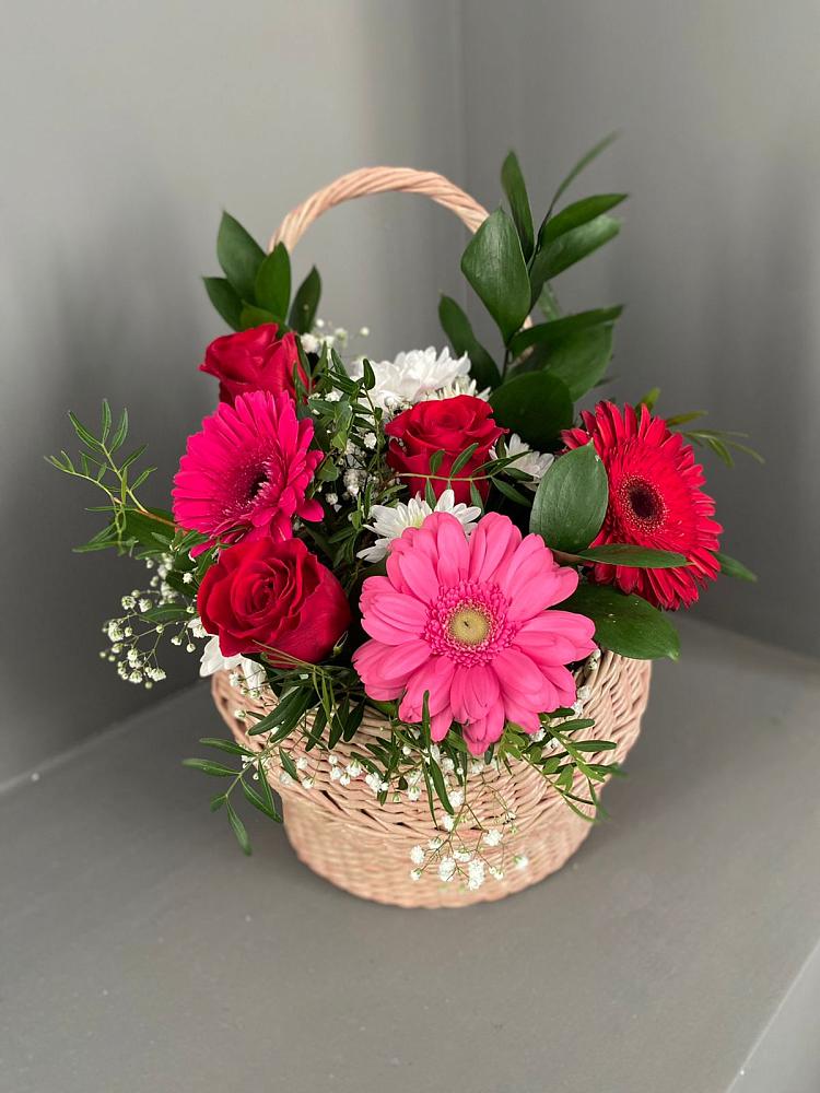 Цветочная композиция из Розы, Хризантемы и Герберы в корзине в Уторгош