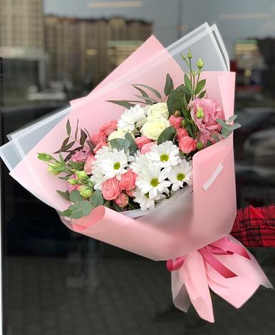 Букет цветов из: Розы, Лизиантусы и Хризантемы в Уторгош