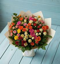 Букет Микс из разноцветных кустовых роз в Уторгош